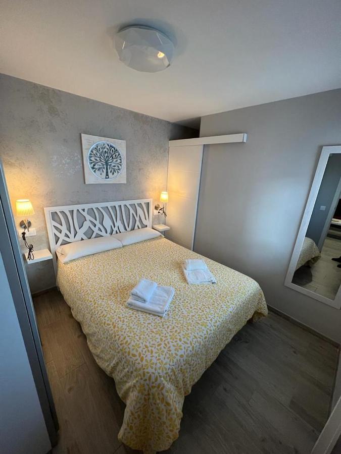 Apartment Front Esther 1 *